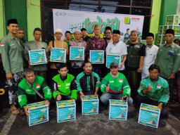 LAZISNU Sidoarjo Berbagi Ratusan Bingkisan untuk Ojol, Marbot, dan Sopir Ambulans
