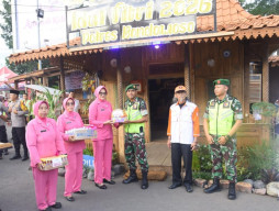 Turun Langsung ke Pos Mudik, Bhayangkari Bondowoso Suntik Semangat Petugas