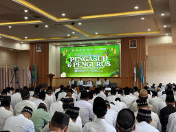 Dihadapan Ribuan Pengurus, KH. M. Zuhri Zaini Teguhkan Ikhlas dan Panca Kesadaran dalam Pengabdian