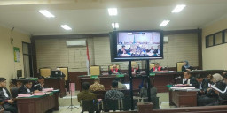 Sidang Korupsi Pengerukan Pelabuhan Tanjung Perak Rp83 Miliar Dimulai, Enam Terdakwa Duduk Tengah Disidang