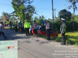 Ikuti Google Maps, Truk Terguling di Jalur Alternatif Grujugan Bondowoso