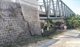 Jembatan Kaliketek Retak, DPU BM Jatim Pastikan Tetap Aman Dilalui