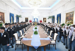 Seskab : Presiden Prabowo Setujui Program Istana Untuk Sekolah, Siswa dan Guru SMKN 19 Jakarta Jadi Pioner Program