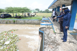 Normalisasi Sungai Porong Dikebut, Wabup Sidoarjo Temukan Kerusakan Pintu Air Krembung