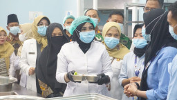 Wabup Sidoarjo Sidak Dapur SPPG di Tarik, Pastikan Kebersihan dan Sistem Distribusi Sesuai Standar