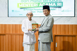 Menag Ungkap Ulama Kharismatik Kiai Zuhri Jadi Artis Dilangit