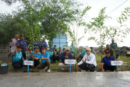Peringati Hari Bumi, PPN Brondong Gandeng Stakeholder Tanam Pohon dan Gencarkan Penghijauan Kawasan Pelabuhan
