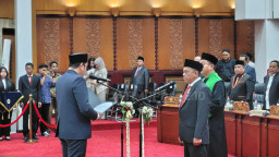 Anas Karno Resmi Dilantik Jadi Anggota DPRD Surabaya Melalui PAW