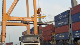 TPS Kembali Menjadi Hub Pengiriman  Locomotive Platform Produksi PT INKA ke Australia