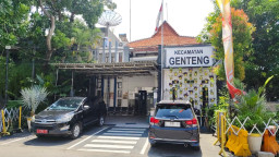Cari Win-Win Solution Terkait Proyek Gedung, Camat Genteng Awali Dialog dengan Warga