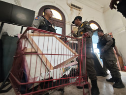 Satpol PP Kota Surabaya Kosongkan Ruang Dewan Kesenian Kota Surabaya (DKS)
