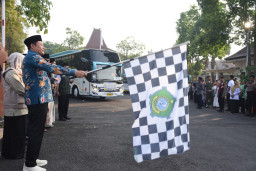Bupati Sidoarjo  Ingatkan Pendamping Haji Maksimalkan Layanan dan Jaga Nama Baik Sidoarjo