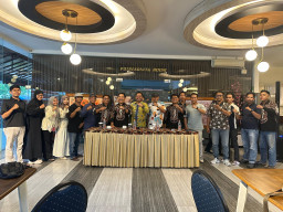 PWI Pamekasan Gelar Sarasehan Budaya - Pameran Lukisan Budi Hariyanto, Dorong Kebangkitan Ekonomi Kreatif Daerah