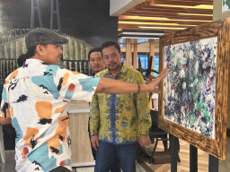 Sinergi PWI Pamekasan dan Pelukis Budi Hariyanto, Legislator Jatim: Seniman Adalah Penjaga Peradaban