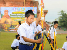 Sinergi dan Ketangkasan, Santri Nurul Jadid Unjuk Kebolehan dalam Lomba Pioneering