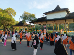Di Tengah Irama Zumba dan Ramainya CFD, BPS Bondowoso Sosialisasikan Sensus Ekonomi 2026