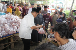 Ponpes Al-Ishlah Bondowoso Bagikan 25 Ribu Kupon Daging Kurban, Sediakan Jalur Khusus Lansia dan Ibu Hamil