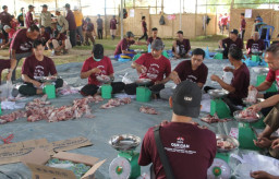 Di Balik Kurban Ponpes Al-Ishlah Bondowoso, 470 Panitia Bekerja Ikhlas Layani Ribuan Warga