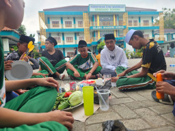 Asah Kreativitas dan Kemandirian, Santri MTs-MA Kyai Mudrikah Kembang Kuning Gelar Cooking Class