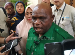 Terkait Dugaan Keracunan MBG di Surabaya, Pigai Sebut SPPG Tidak Layak tapi Tetap Operasi