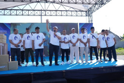 Ribuan Masyarakat Ikuti HUT ke-14 Kabar Madura, Achsanul Qosasi: Semoga Kita Jadi Orang Pojur!