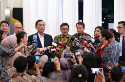 Bansos Bakal Cair Langsung ke Rekening, Luhut Sebut Penerima Bisa Terima Rata-Rata Rp5,4 Juta