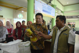 Pemerintah Mulai Distribusikan Bantuan Pangan di Sidoarjo, 181 Ribu Penerima Nikmati Beras dan Minyak Goreng