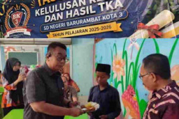 Air Mata Haru Warnai Kelulusan dan Pengumuman TKA SDN Barkot 3 Pamekasan