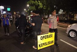 Polres Metro Jakarta Barat Bersama dengan 3 Pilar Gelar Razia dan Patroli Mobile Hingga Dini Hari