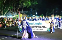 Cahaya Lampion Terangi Kota Bondowoso, Ratusan Pelajar Semarakkan Tahun Baru Islam 1448 H