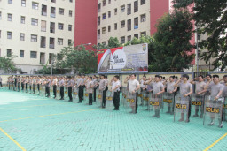 Polres Metro Jakarta Barat Tingkatkan Kemampuan Personel Melalui Latihan Dalmas Rutin