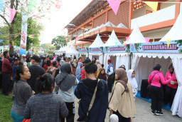 Polri Gelar Pasar Rakyat dan Bazar UMKM, Ribuan Warga Jakarta Barat Antusias Berburu Sembako Murah