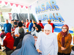 Khofifah Gelar Pasar Murah di Singosari Malang, Tegaskan Komitmen Kendalikan Inflasi dan Jaga Daya Beli Masyarakat