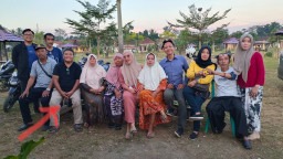 Kerinduan Mantan Bupati Pidie Saat Berkunjung Ke Desa Tugusari, Kampung Halaman Kakeknya