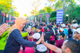 Khofifah Lepas Ribuan Pelari International Trail Running MANTRA116 2026, Optimis Perkuat Posisi Jawa Timur