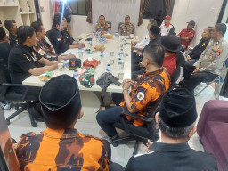 Bangun Kebersamaan dan Jaga Kondusifitas, Kapolsek Cengkareng Perkuat Kolaborasi Ormas se-Kecamatan Cengkareng