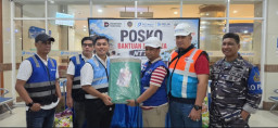 KSOP Utama Tanjung Perak dan Pelindo Group Salurkan Bantuan Korban Gempa NTT melalui Kapal PELNI MV. Tidar