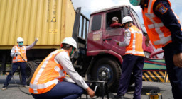 Targetkan 100 Truk Peti Kemas, Pelindo Terminal Petikemas dan Pelindo Regional 3 Gelar Uji Emisi di TTL dan TPS