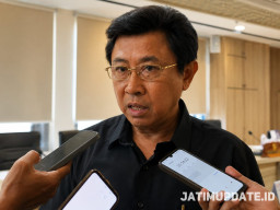Baktiono Dorong Perumda Surya Sembada Produksi AMDK dan Benahi Distribusi Air Apartemen