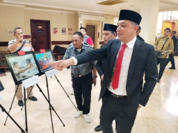 Kunjungi Pameran Foto JUDES, Eri Cahyadi Dorong Karya Fotografer Makin Berkualitas