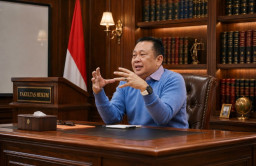 Membebaskan sektor Riil dari Tekanan Merawat Independensi Bank Central 