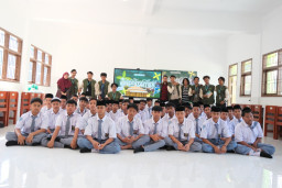 Tangkal Hoaks di Era Digital, KKN IP UPNVJT Bekali Santri Ahlul Irfan Jember Literasi Informasi via DiplomaSpeak