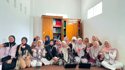 KKN UPNVJ Gelar Workshop Pengolahan Sampah Plastik di Ponpes Kasepuhan Assunniyyah Jember
