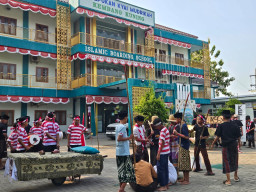 Rayakan HUT ke-81 RI, MTs dan MA Kyai Mudrikah Kembang Kuning Gelar Lomba Web Kebangsaan dan Kostum Daur Ulang