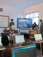 Tingkatkan Keterampilan Santri, Mahasiswa KKN Gelar Pelatihan Literasi Digital dan AI di PP Al Hamidy II Pamoroh