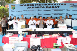 Polres Jakbar Ungkap Sindikat Produksi dan Peredaran Upal, Cetak Puluhan Ribu Lembar Sejak Januari