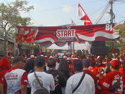 Bendera Merah Putih 50 Meter Dibentangkan dalam Jalan Sehat Budi Leksono di Jepara