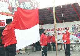HUT RI ke-81, PDIP Surabaya Jalankan Instruksi Megawati Bantu Korban Bencana NTT