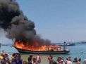 Kapal Motor Bermuatan Solar Terbakar di Pantai Gili Ketapang