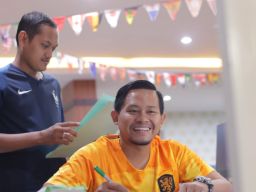 Saat Piala Dunia 2022  Karyawan Imigrasi Jember Pakai Kaos Jersey